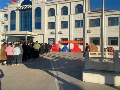 Shouzheng's Daily Work:Give New Year Benefits To Employees